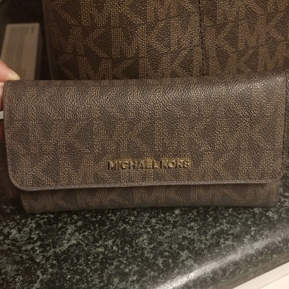 Michael Kors bag and wallet - Picture 7 of 7